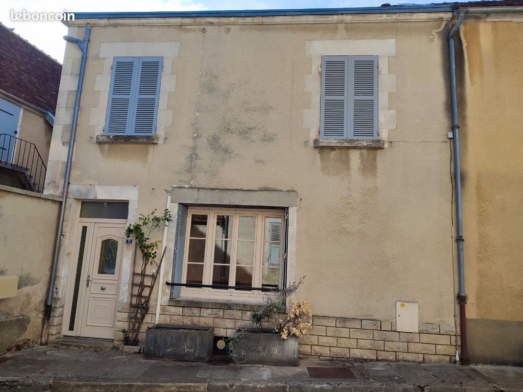 Maison 4 pièces 103 m² · à Coulanges-la-Vineuse · 103 m² · 110 000 €