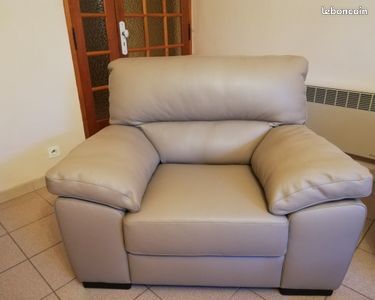 Fauteuil cuir neuf (image 1)