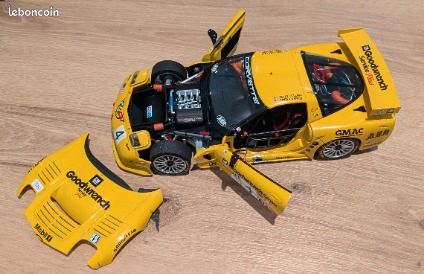Corvette C5R Le Mans 2002 - Miniature 1/18 AUTOart 80207 - Rouge (occasion, état Vitrine)