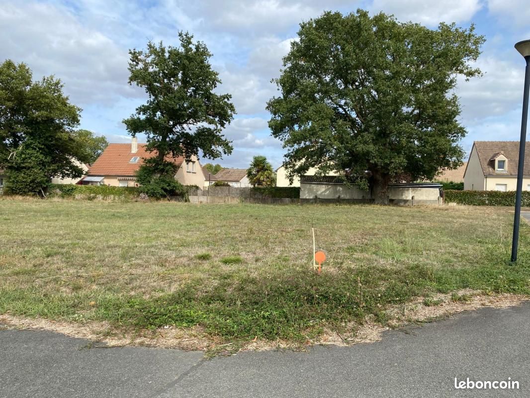 Terrain 854 m² · à Loches · 23 000 €