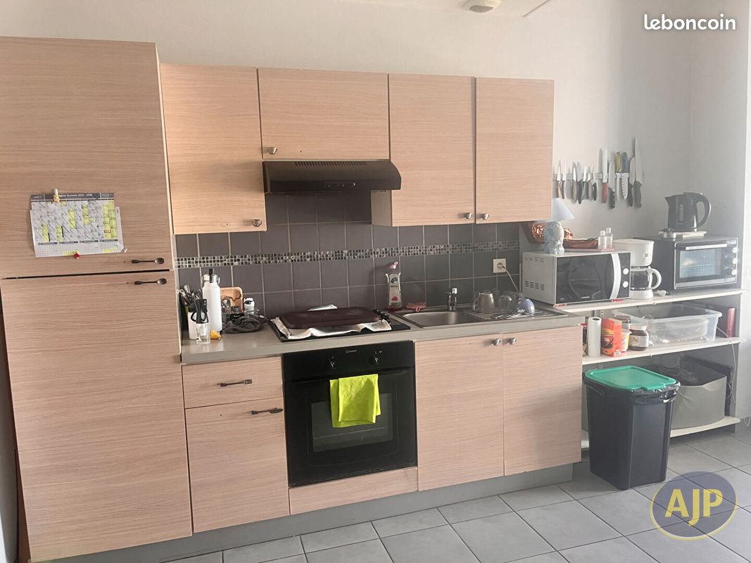 Appartement 3 pièces 87 m² · à Saint-Laurent-de-la-Prée · 87 m² · 726 €