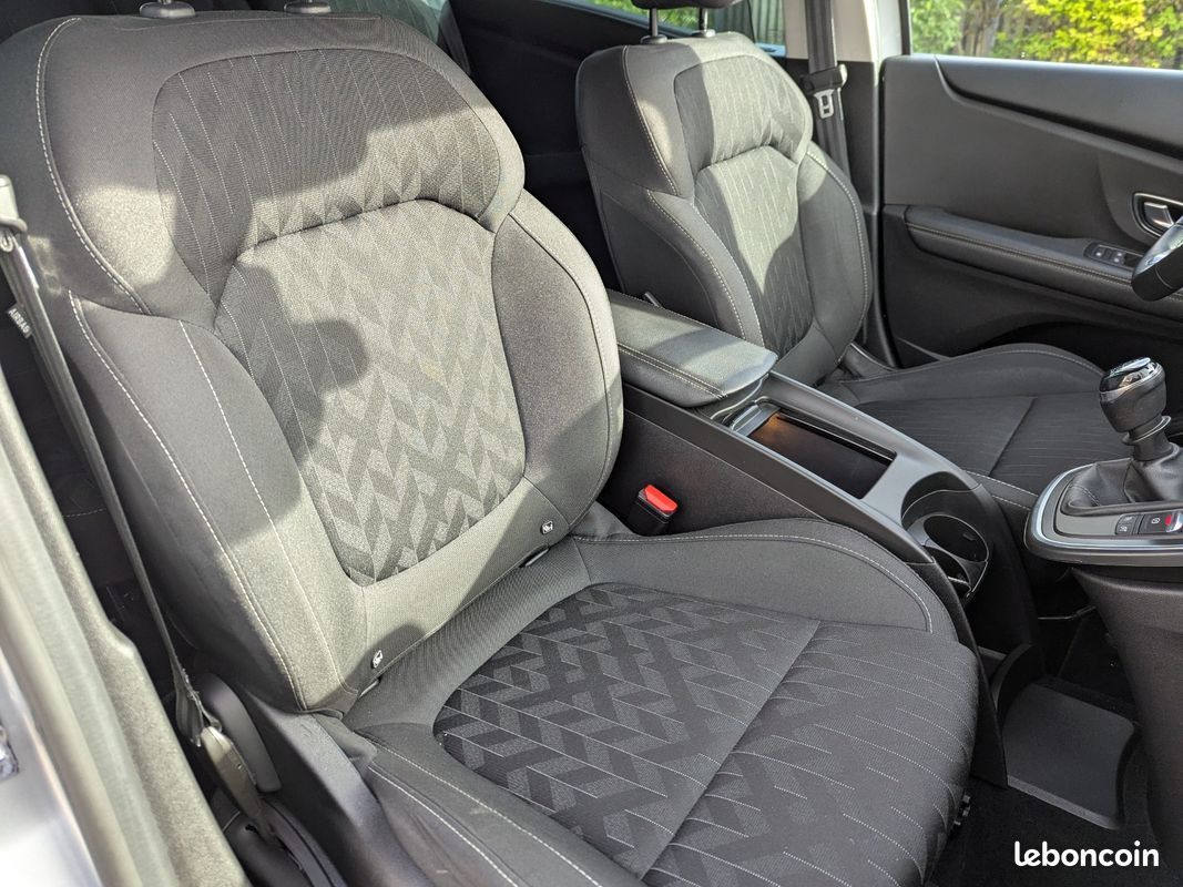 RENAULT SCENIC IV TCe 130 LIMITED (image 11)