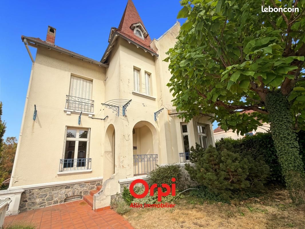 Maison 7 pièces 330 m² · à Montluçon · 330 m² · 300 000 €