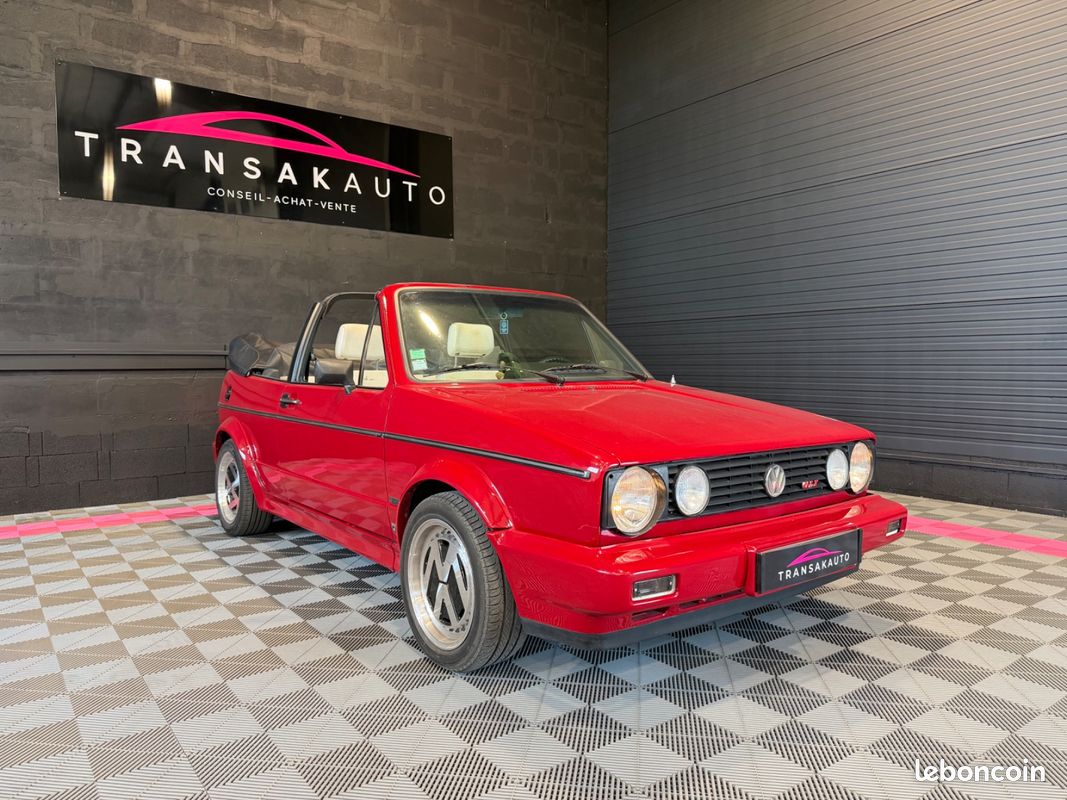 VOLKSWAGEN GOLF CABRIOLET 1.8 90ch - MOTEUR REFAIT 5000KMS - CAPOTE NEUVE - PEINTURE NEUVE - DOSSIER PHOTO RESTAURATION... (image 5)