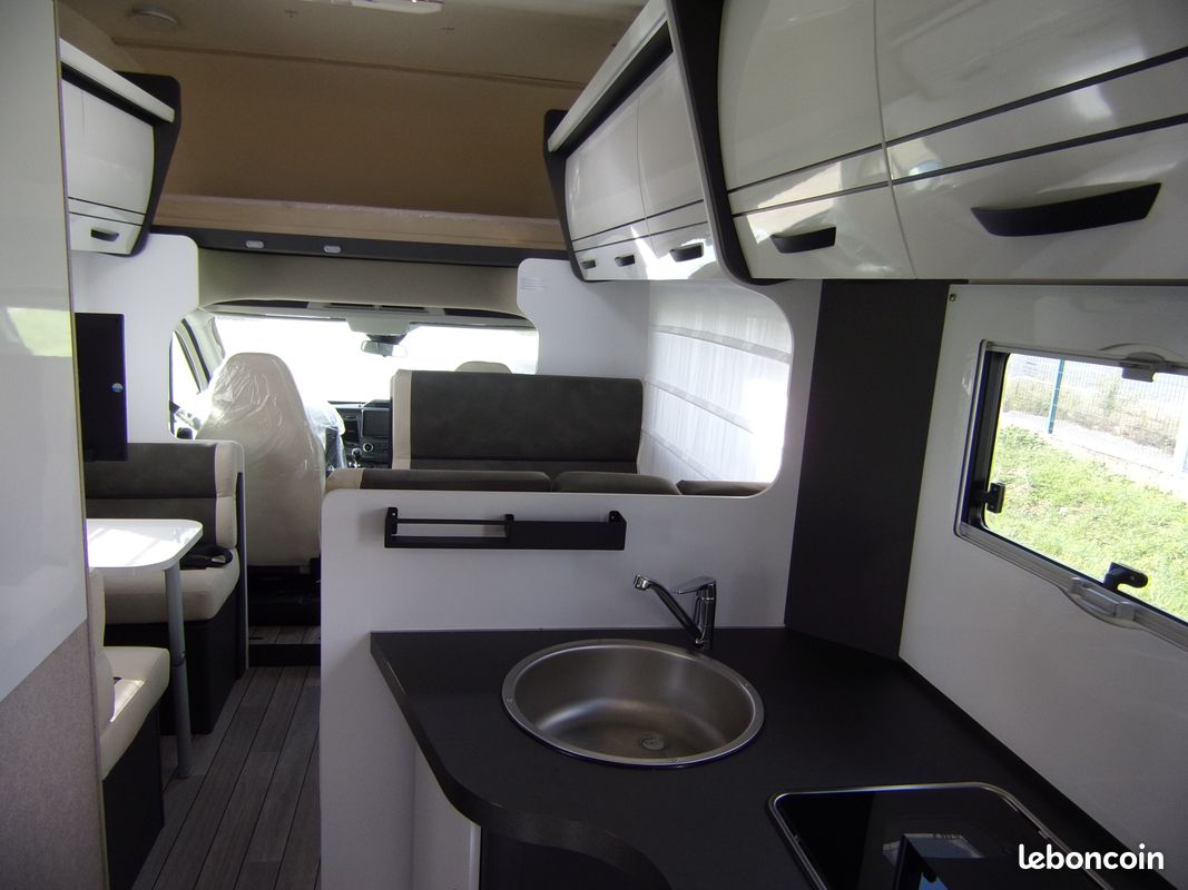 Camping-Car Famililal MC LOUIS GLAMYS 322 Boite Auto " 7 Couchages et 7 Carte Grise (image 2)