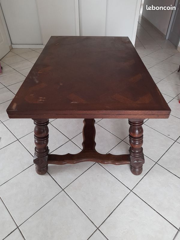 Grande table en bois (image 1)