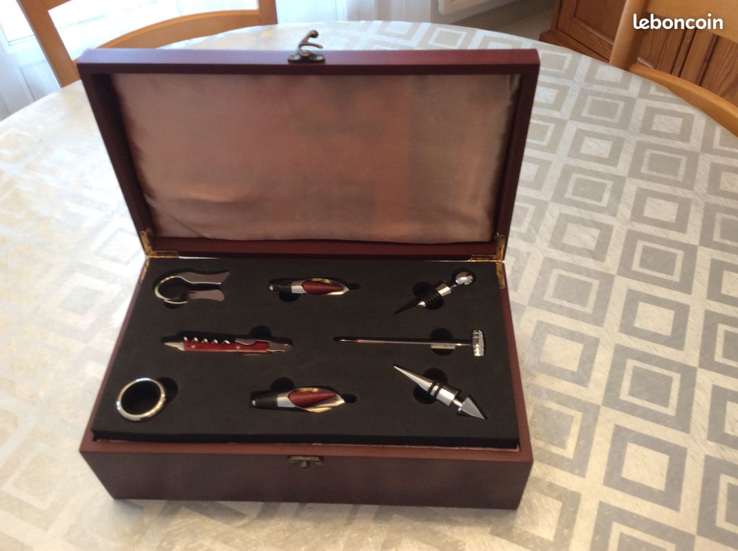 Coffret présentation vin avec 8 accessoires (image 2)