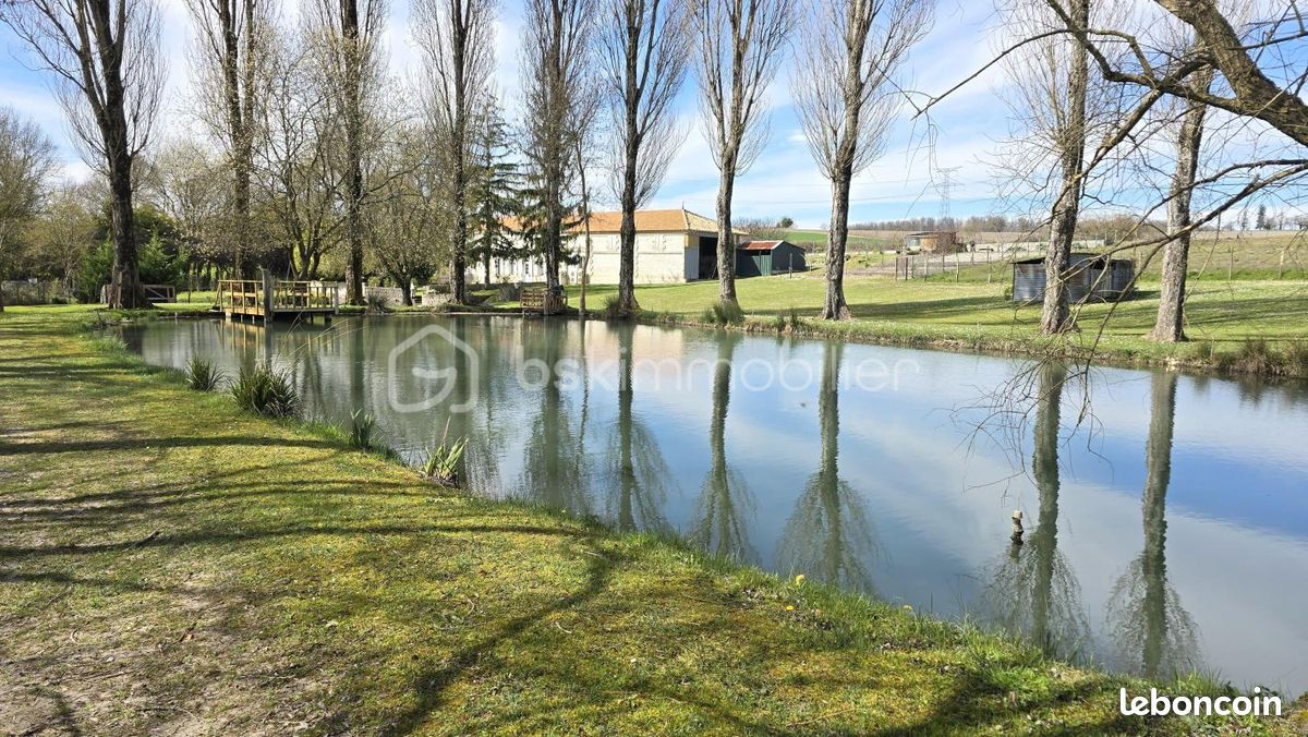 Maison 11 pièces 364 m² · à Semoussac · 364 m² · 499 000 €