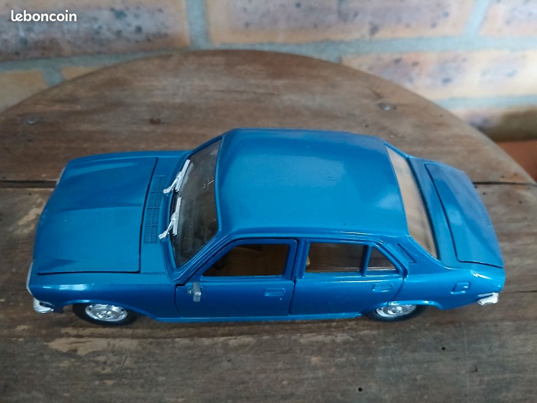 Polistil 1/43 – Peugeot 504 Coupé Bleue (Miniature Voiture Ancienne, état Correct)