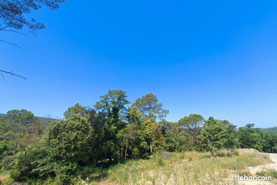Terrain 1 056 m² Le Thoronet · 189 000 €