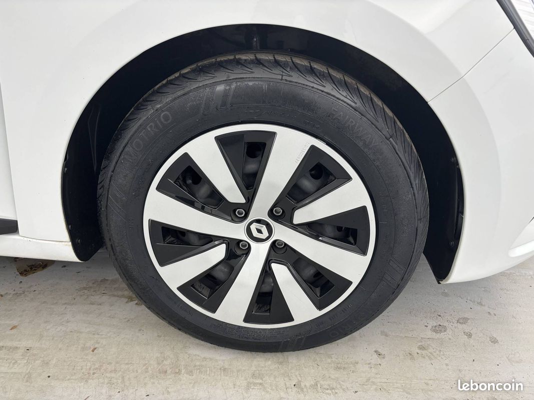 RENAULT Clio TCe 90 Equilibre (image 21)