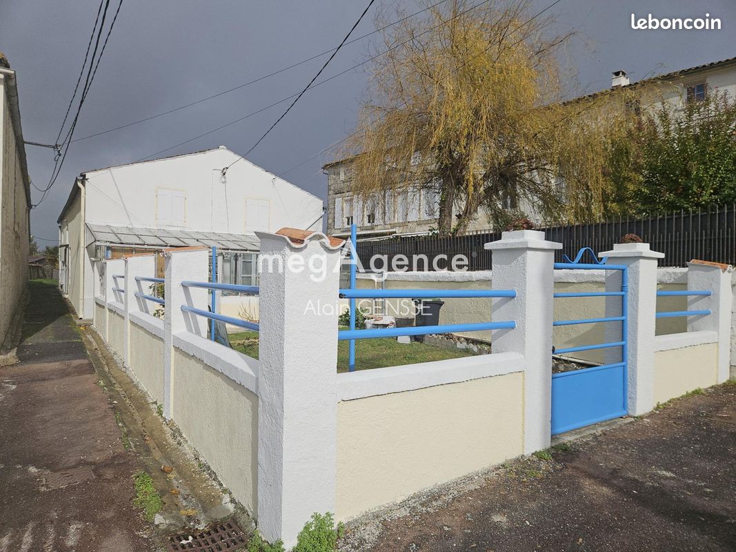 Maison 4 pièces 89 m² · à Saintes · 89 m² · 85 000 €
