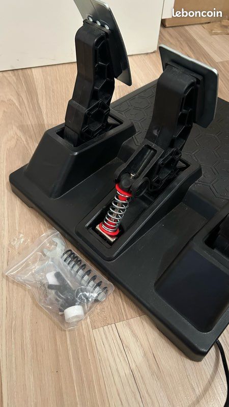 Volant Thrustmaster T248 – PS4 / PS5 / PC (image 4)