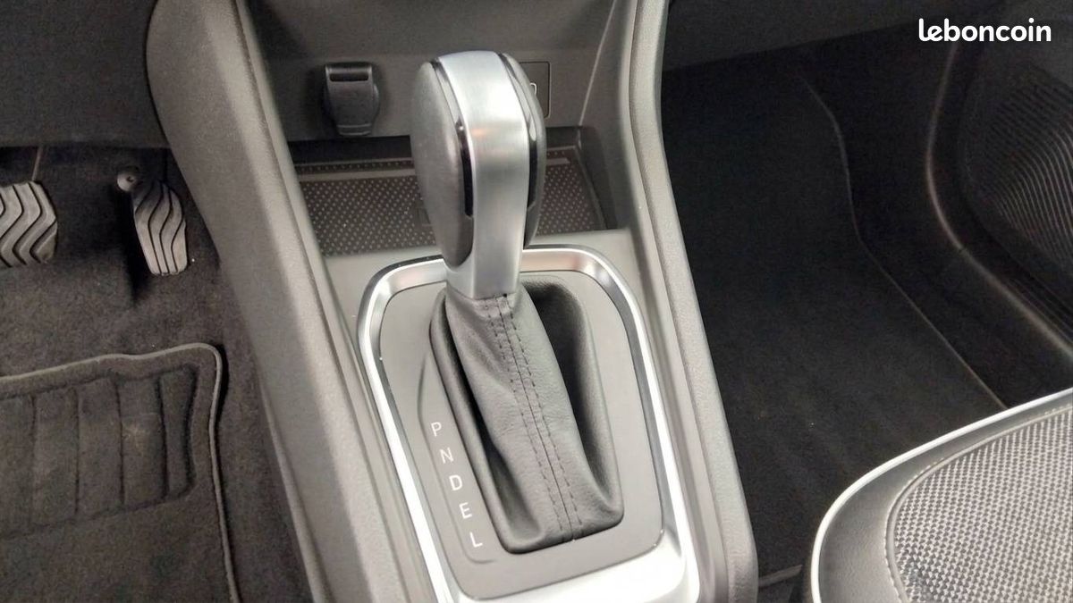 RENAULT Captur E-Tech 145 - 21 Intens (image 23)