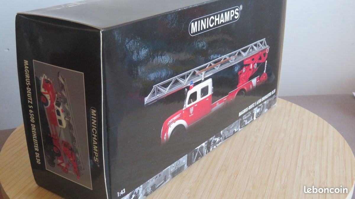 Minichamps 1/43 – Magirus Deutz S 6500 DL30 – Pompiers Albufeira – Boîte
