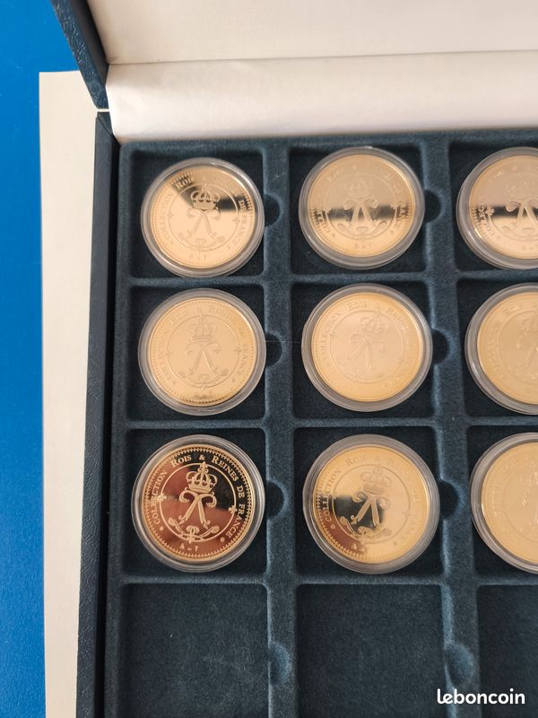 Collection Vintage De Médailles Et Jetons - Lot De 25 Pièces Uniques - TKL8 - Très Bon état
