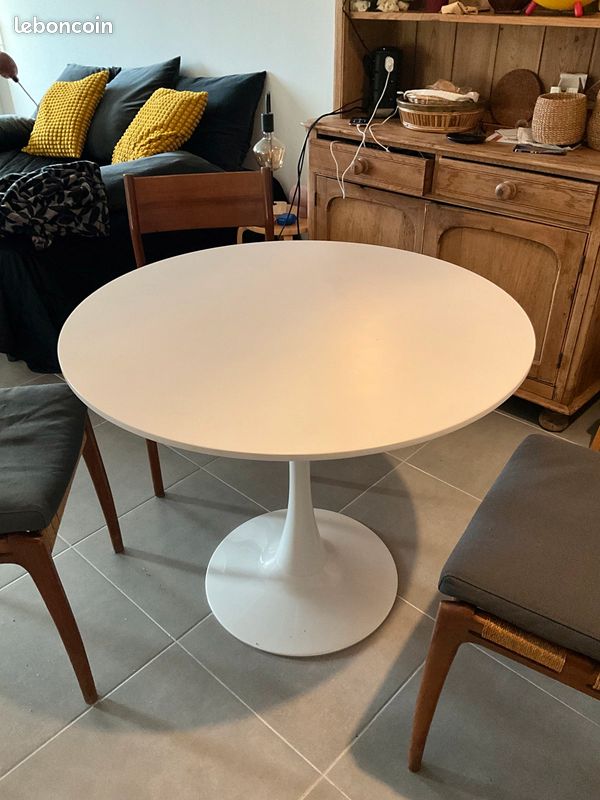 Table ronde pied tulipe blanche (image 1)