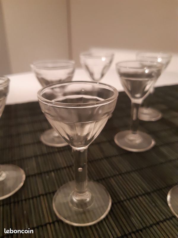 8 Petits verres liqueur anciens (szcz13) (image 3)