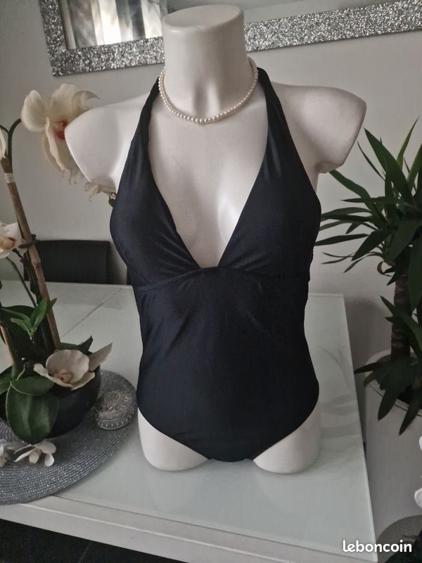 Un maillot de bain noir 1 pièce taille 40 marque Wamea Beach (image 1)