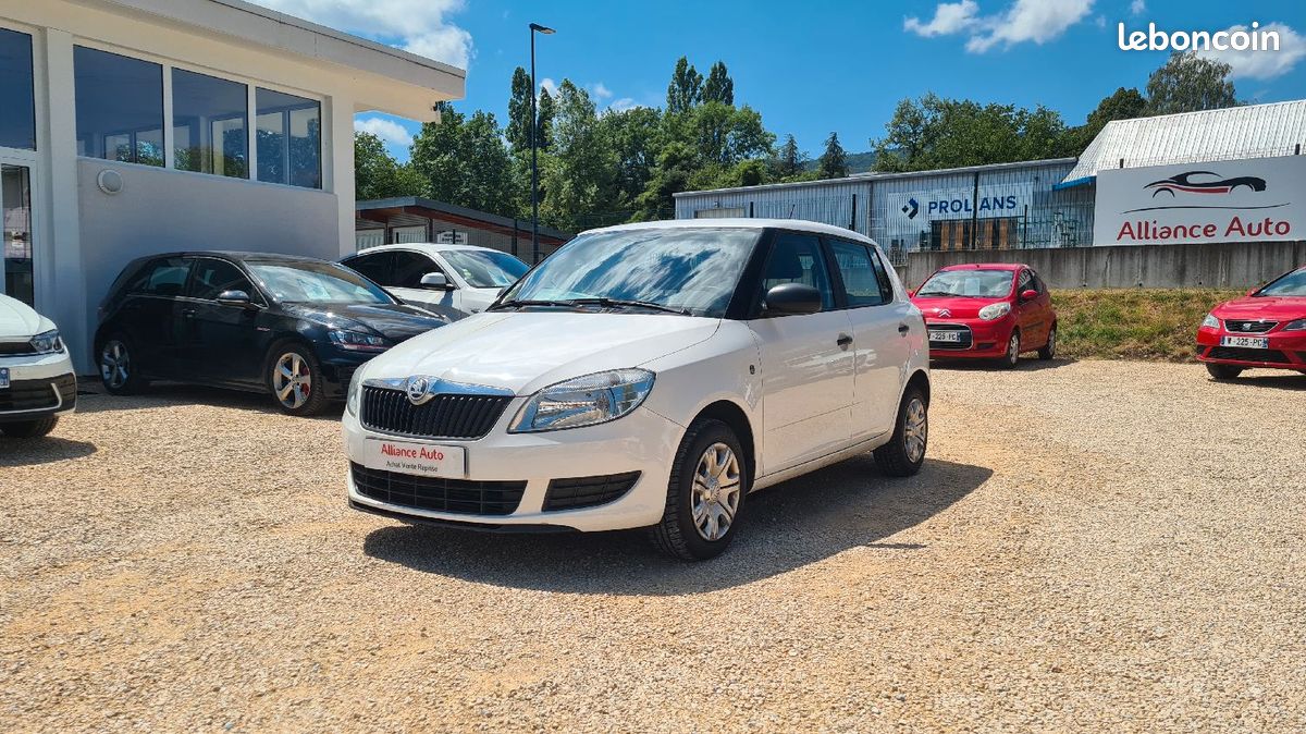 SKODA Fabia - 1.6 Tdi Active 90ch diesel (image 1)