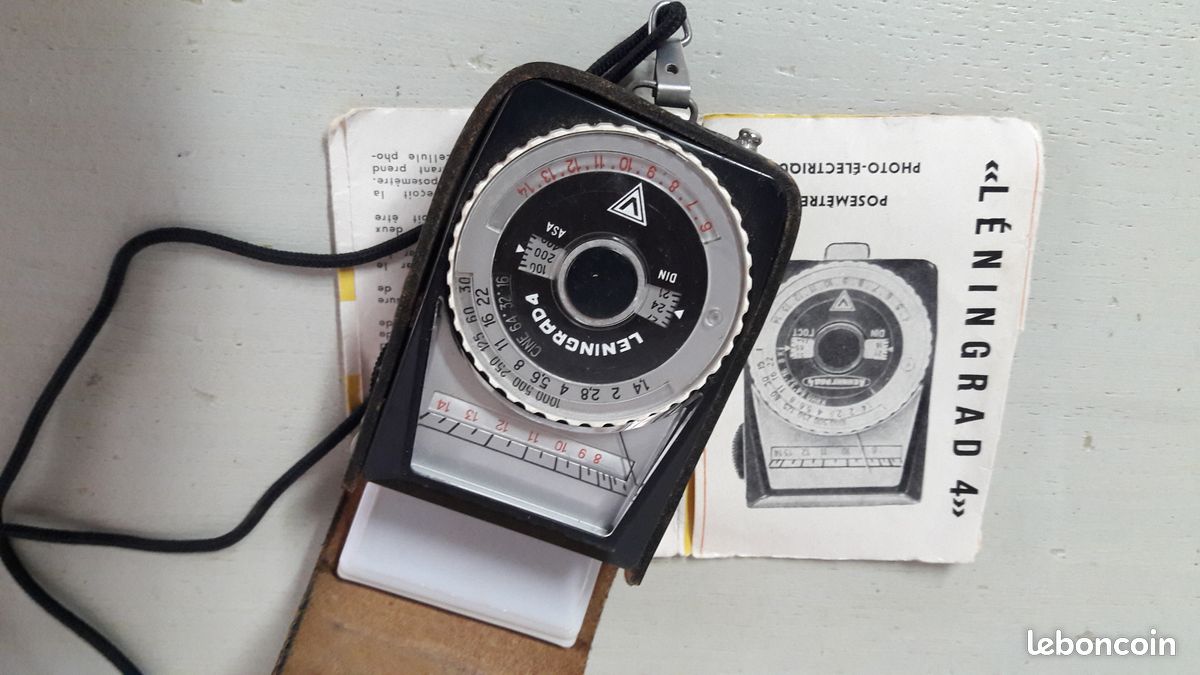 Appareil Photo ROYER SAVOY – Objectif SOM BERTHIOT 50mm – Avec étui Et Notice