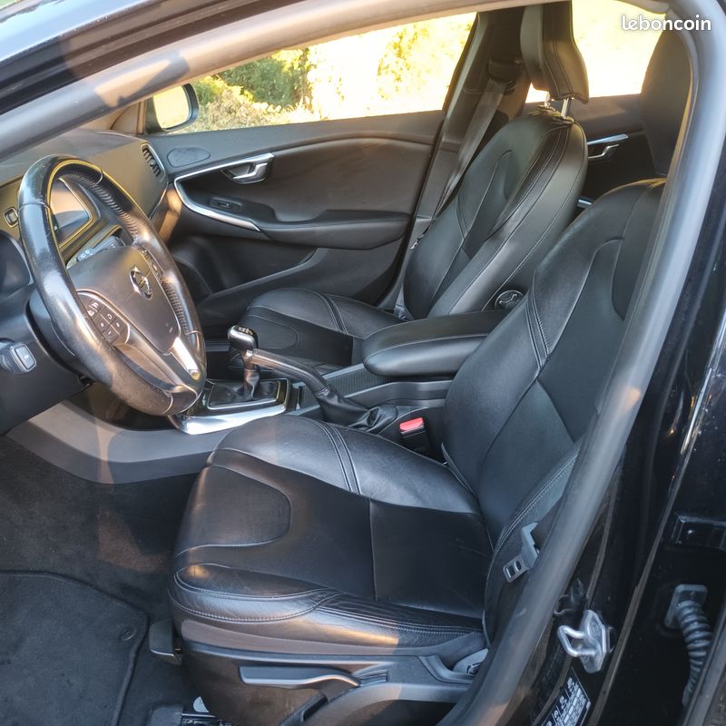 Volvo V40 D2 (image 3)