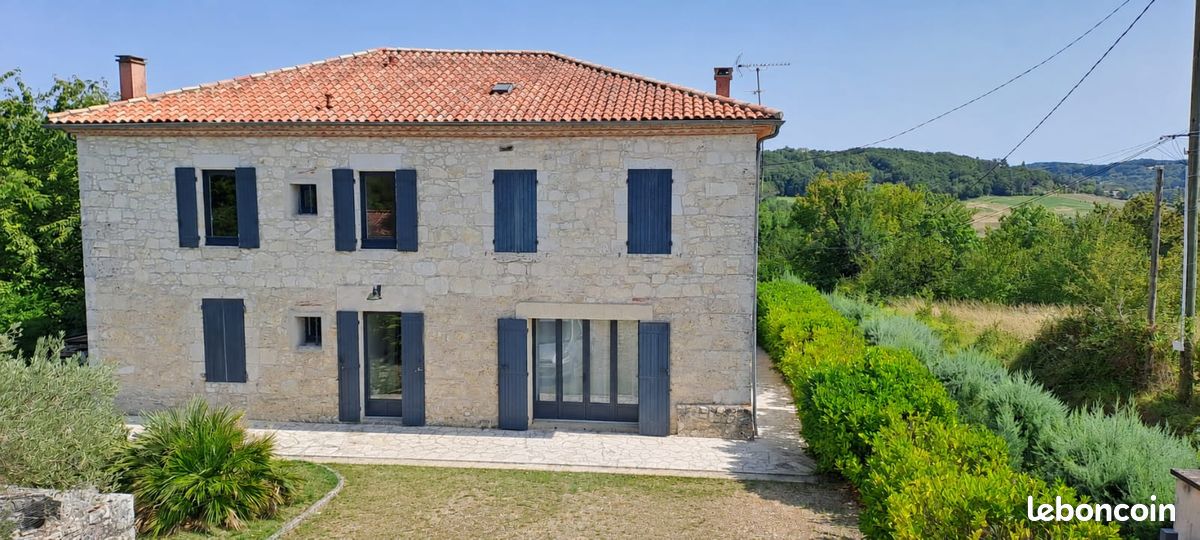 Maison 7 pièces 330 m² · à Pont-du-Casse · 330 m² · 450 000 €