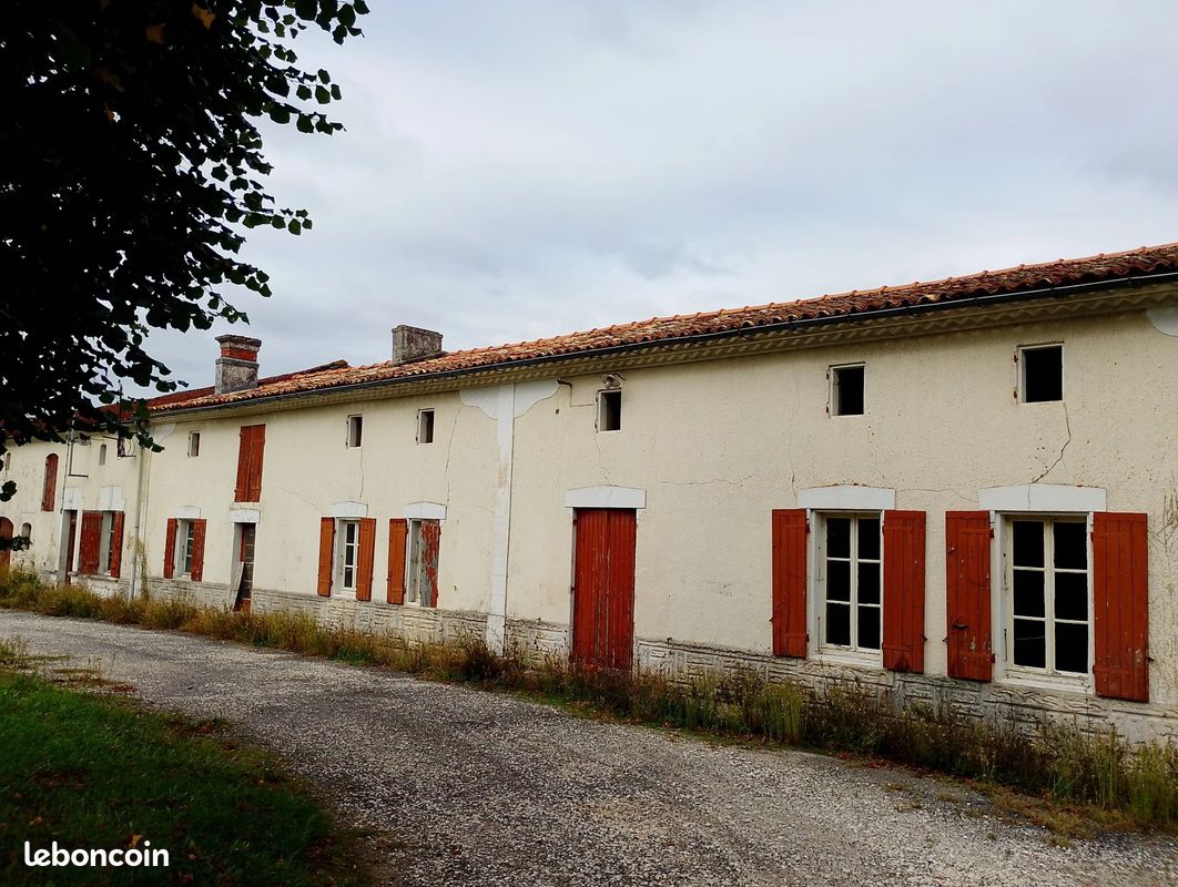 Maison 6 pièces 219 m² · à Jonzac · 219 m² · 162 000 €