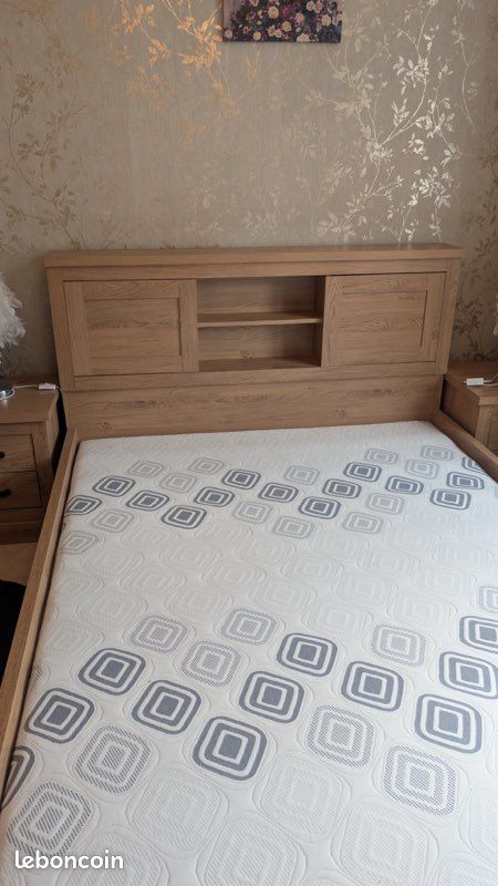 Lit avec sommier et deux tables de chevet (sans matelas) (image 2)