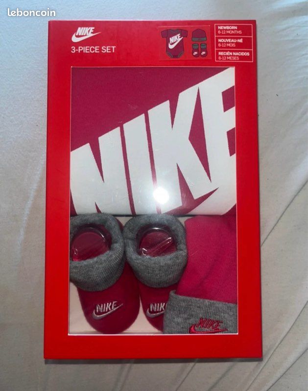Ensemble bébé Nike – pièces – Taille 6/12 mois – Neuf avec