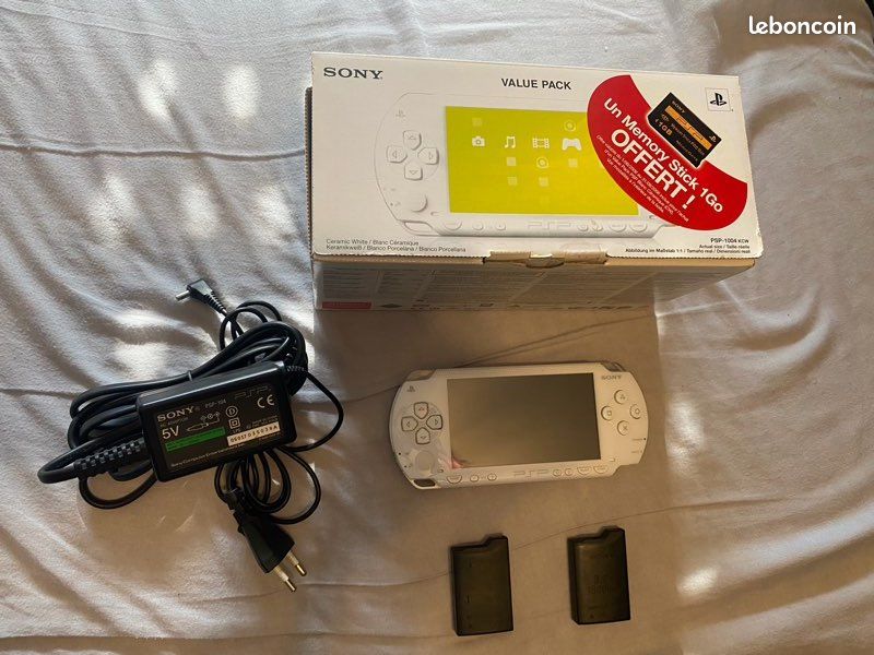 Console Sony PSP Value Pack Blanche Céramique + Memory Stick Duo 1 Go