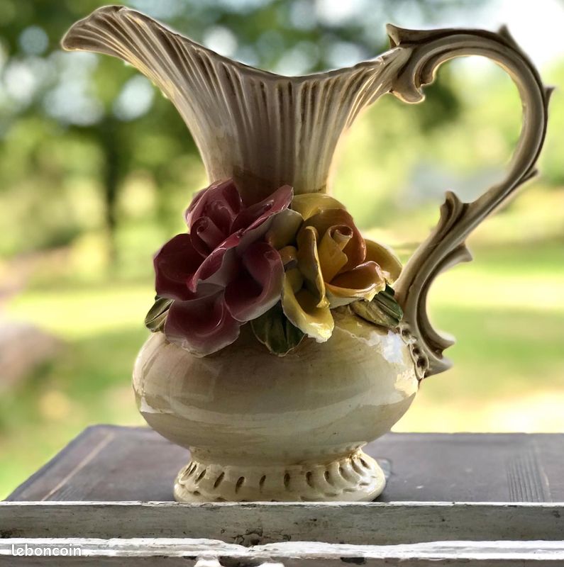Grande carafe, vase en barbotine (image 1)