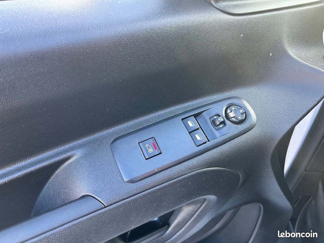 Citroën BERLINGO FOURGON M 1.5 BlueHDi BVM6 S&S 102 cv TVA RECUPERABLE {CAMERA DE RECUL + ANGLE MORT + CLIM + CARPLA} (image 21)