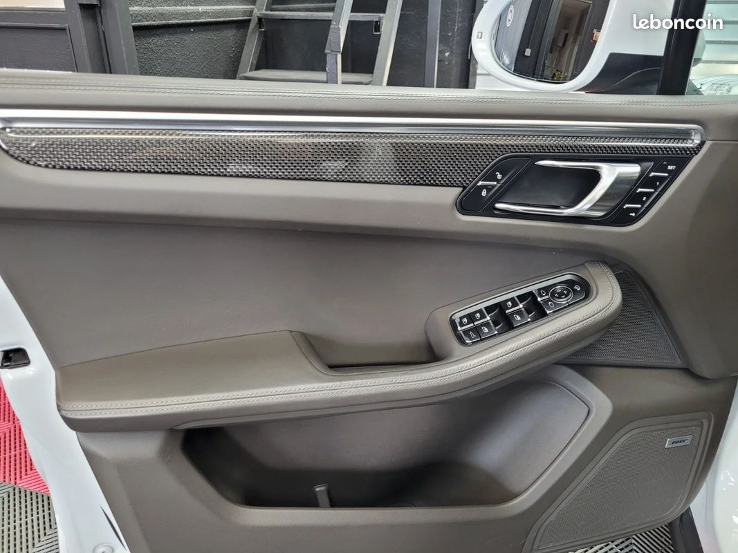 PORSCHE MACAN Diesel 3.0 V6 258 ch S PDK / SUPERBE ETAT - 2EME MAIN - ENTRETIEN PORSCHE - TOIT OUVRANT - BOSE (image 25)
