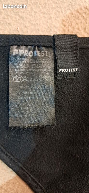 Cache cou a motif Protest (image 4)