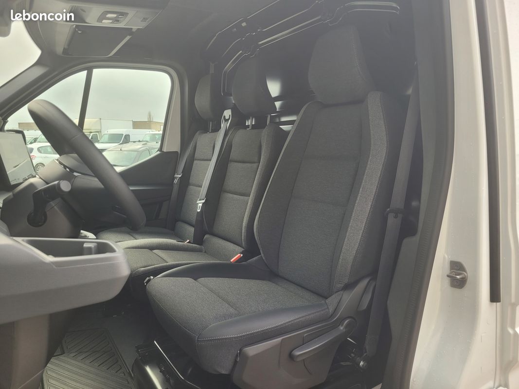 RENAULT MASTER IV L3H2 FOURGON 3T5 TRACTION 2.0 Blue DCI 150 ADVANCE 03 PLACES NEUF avec CAMÉRA DE RECUL + RADARS ARRIERE + OPEN R-LINK + PNEUS TOUS TEMPS + ROUE DE SECOURS ( Prix de Vente 30 990 HT ) (image 6)