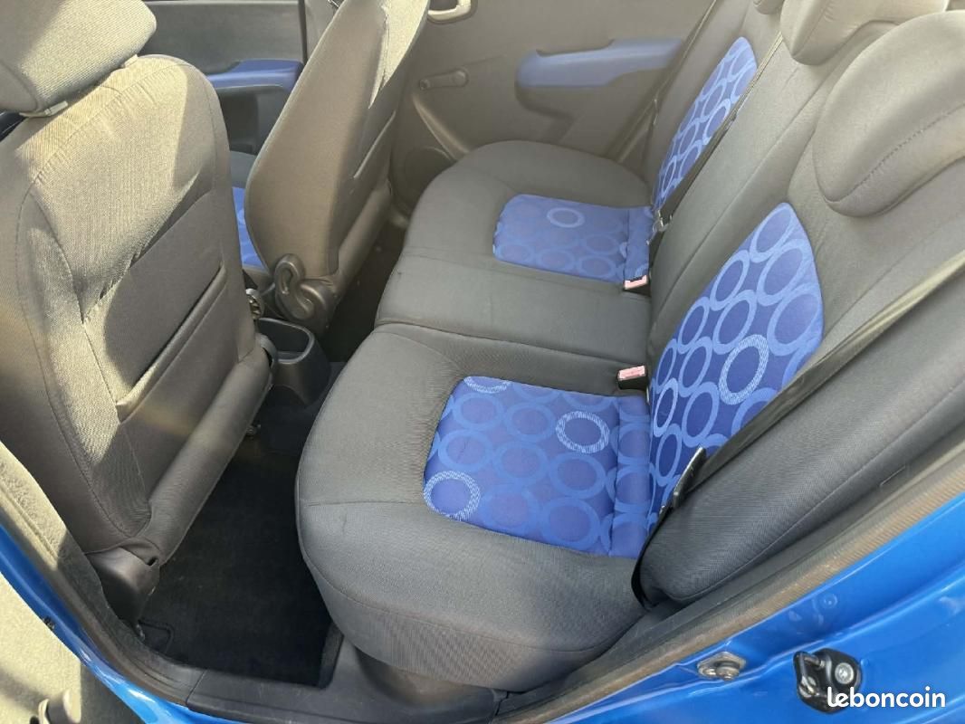 Hyundai i10 1.1 CRDi 75 Pack Confort (image 6)