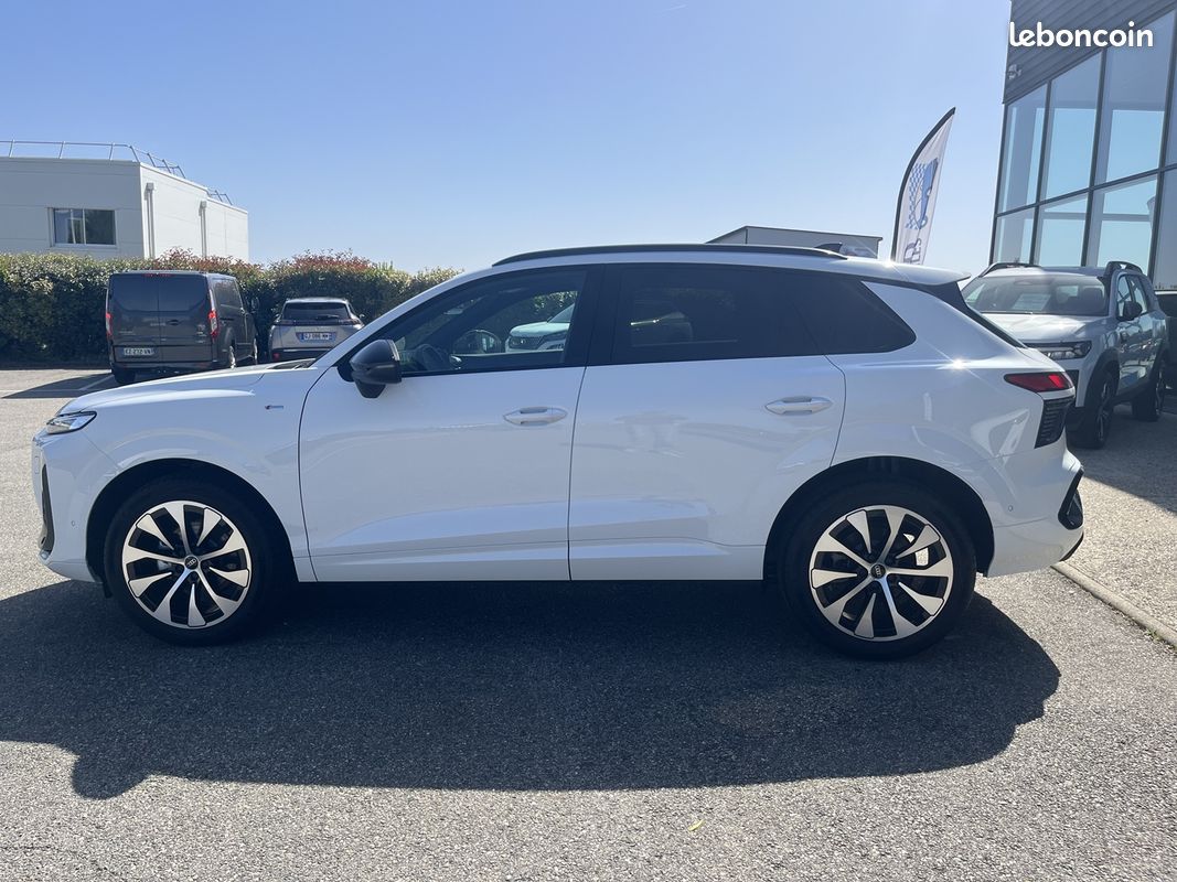 Audi Q3 1.5 TFSI 150CH HYBRIDE S LINE S TRONIC 7 (image 8)