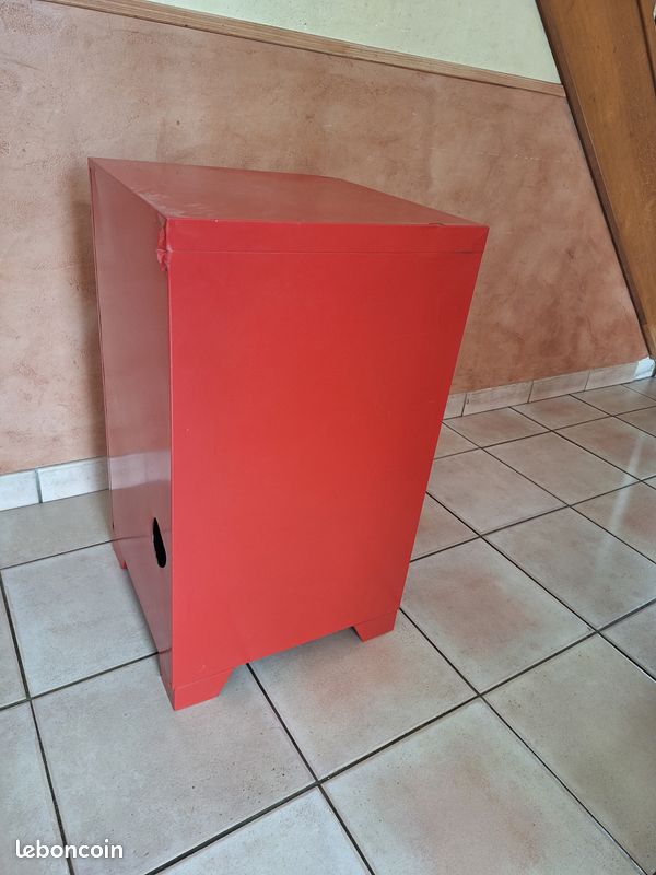 Caisson métallique rouge (image 3)