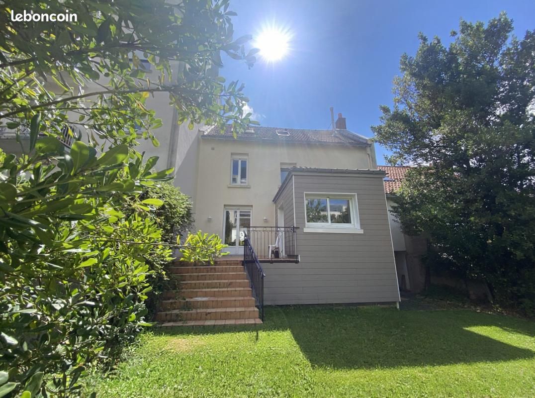 Maison 10 pièces 227 m² · à Nantes · 227 m² · 799 000 €