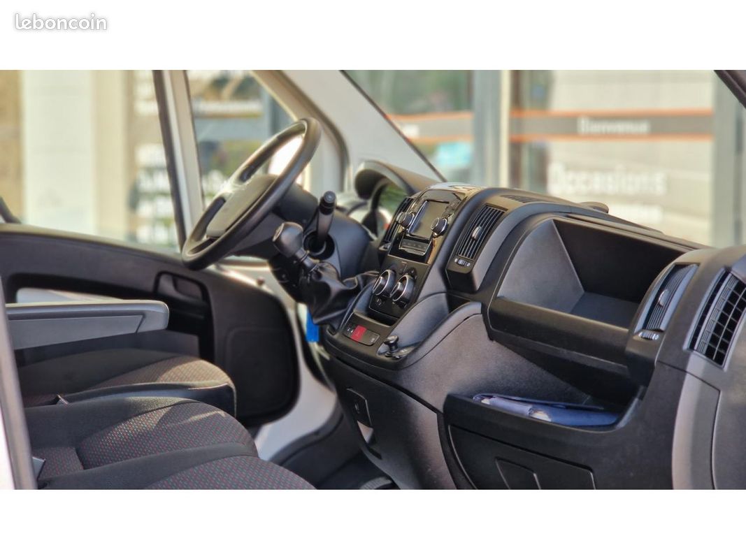 PEUGEOT BOXER Premium 333 L3H2 2.2 BlueHDi S&S - 140 (image 24)