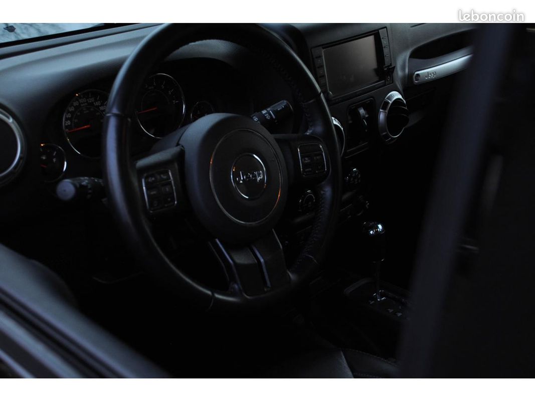 JEEP WRANGLER 3.6i - BVA 2016 Unlimited Sahara (image 16)