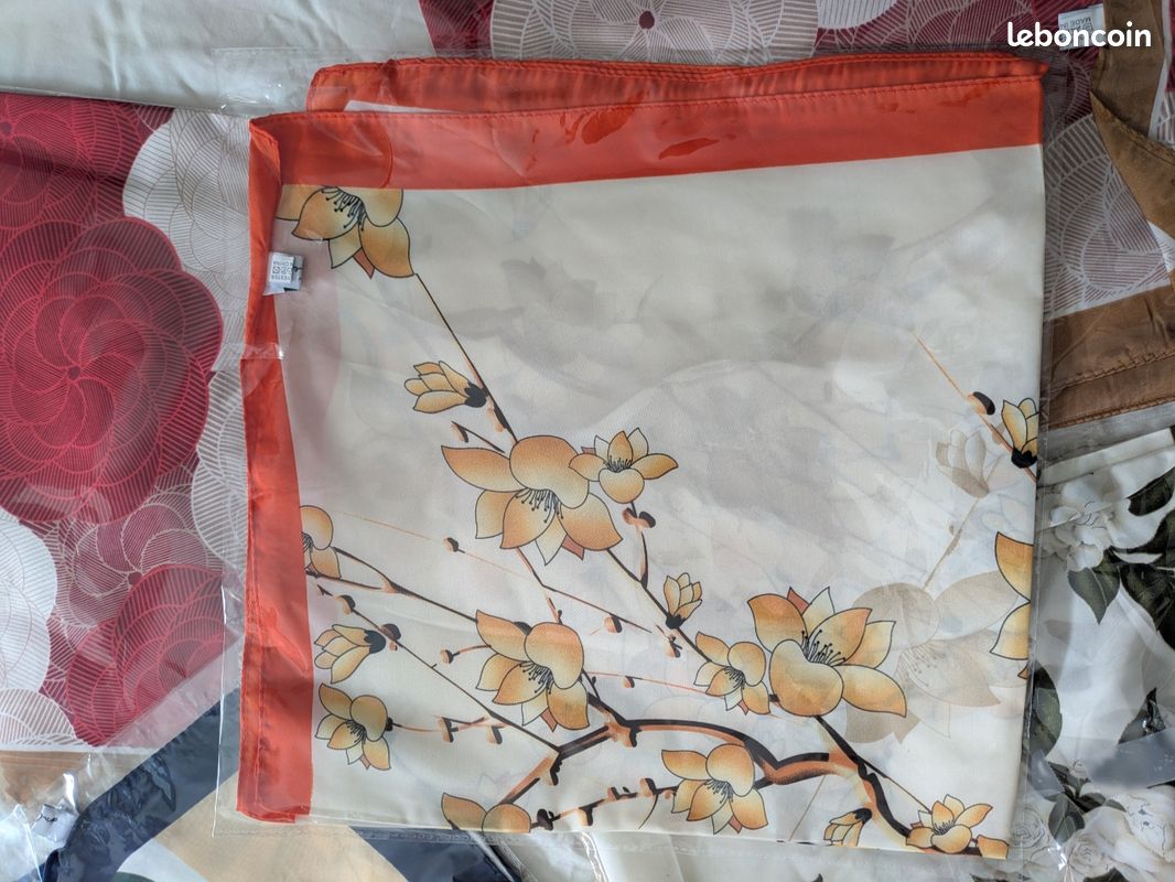 5 Foulards avec motifs (image 4)