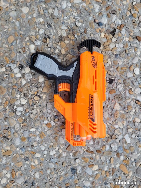 Pistolet Nerf Accustrike Quadrant (image 1)