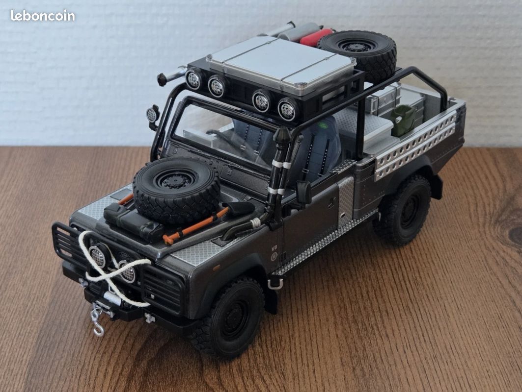 LAND ROVER 110 V8