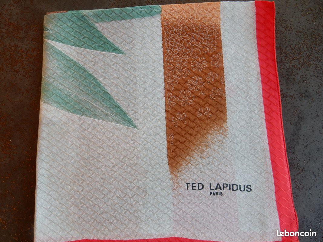 Foulard pure soie Ted Lapidus (image 1)
