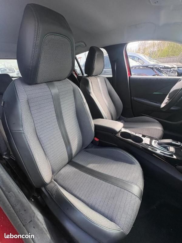 Peugeot 208 1.2i PureTech 12V S&S - 100 RETOUR DE VOL (image 11)
