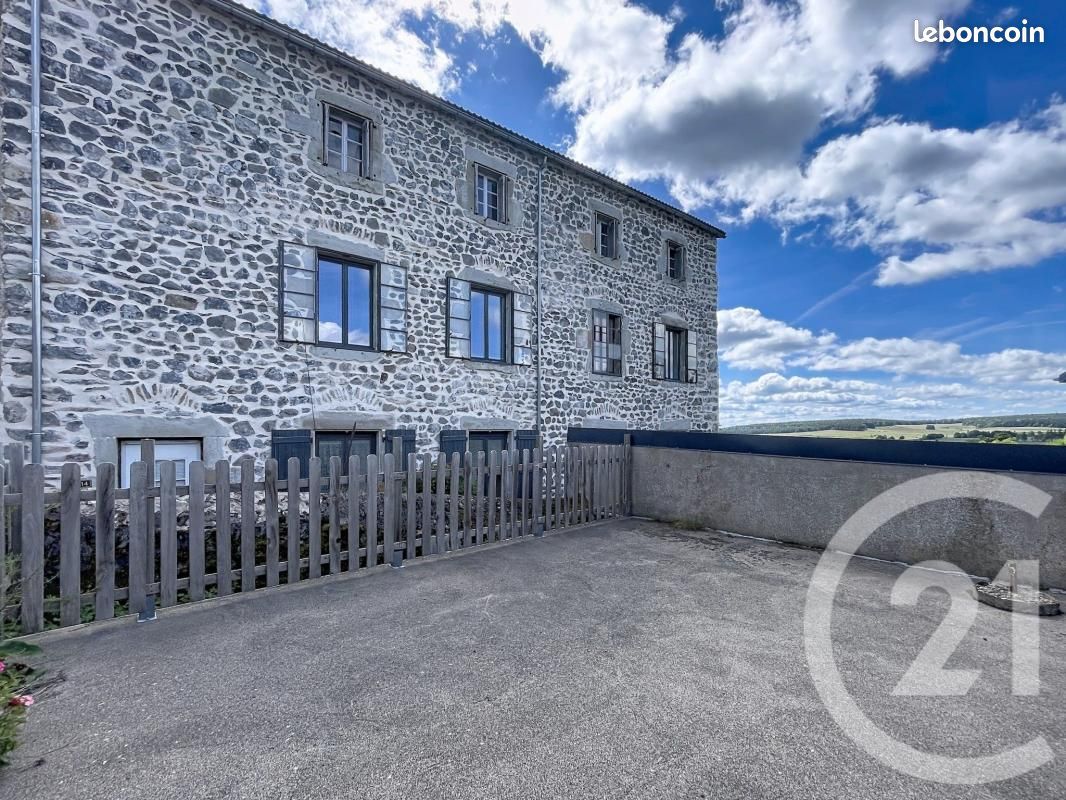 Maison 10 pièces 149 m² · à Fay-sur-Lignon · 149 m² · 318 000 €