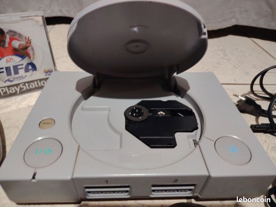 Playstation 1 Sony avec manettes câble carte mémoire et 2 jeux (image 5)