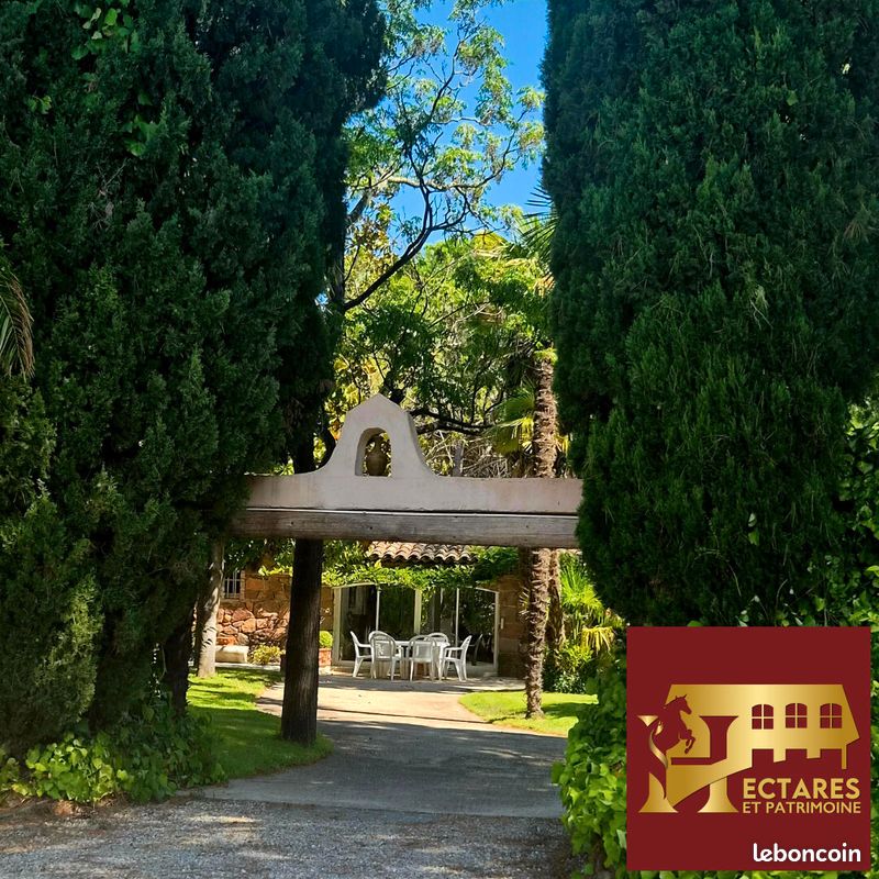 Maison 8 pièces 234 m² · à Roquebrune-sur-Argens · 234 m² · 949 000 €